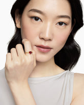 Chatelaine® Heart Ring in 18K Yellow Gold with Garnet, 7mm